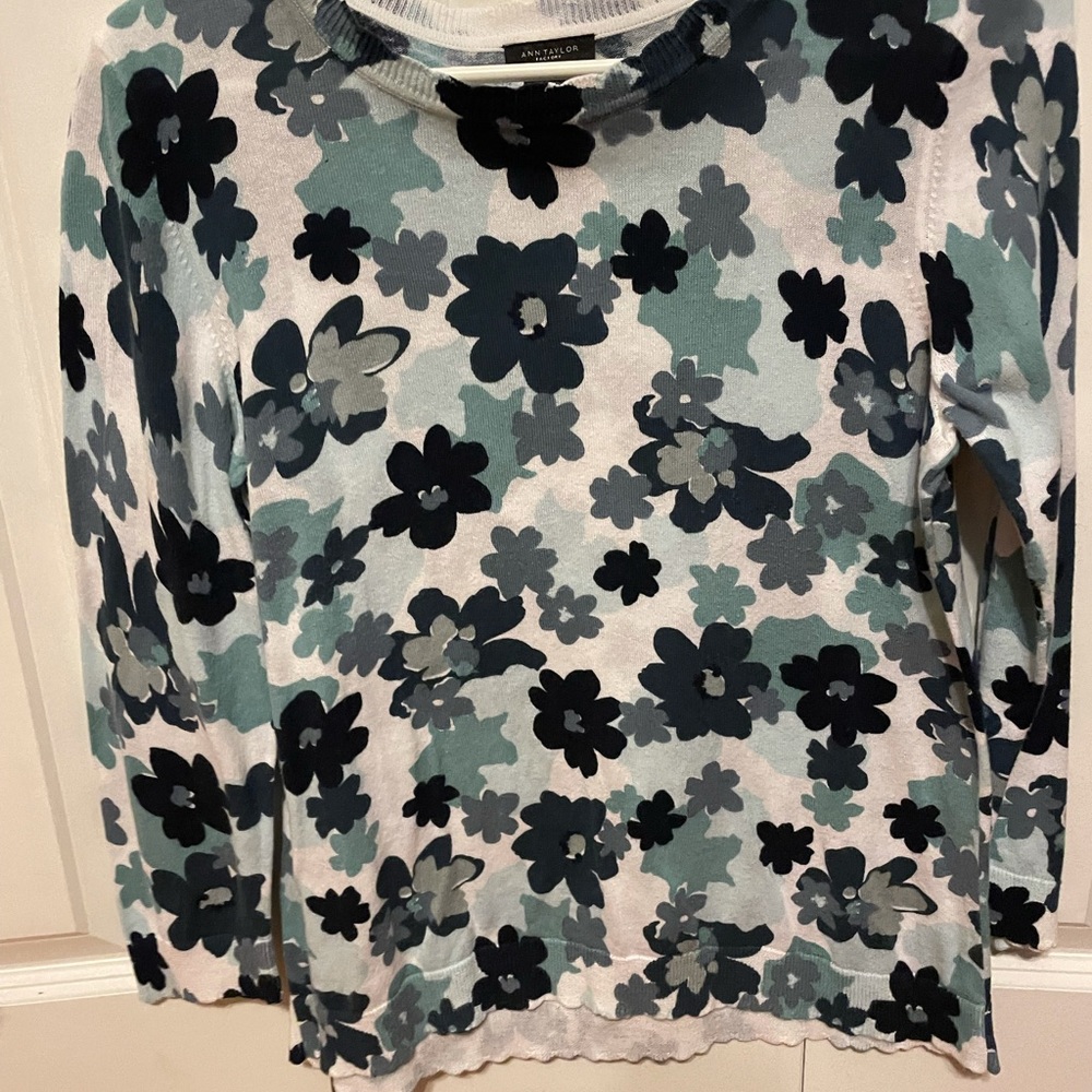 Ann Taylor Factory lightweight Sweater